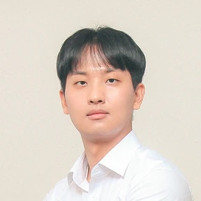 김우열 대표 · 사업총괄